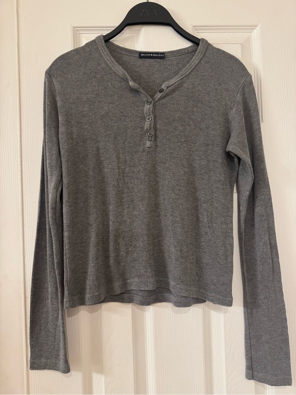 Brandy Melville Gray Ribbed Long Sleeve Henley Top One Size Fitted Cropped